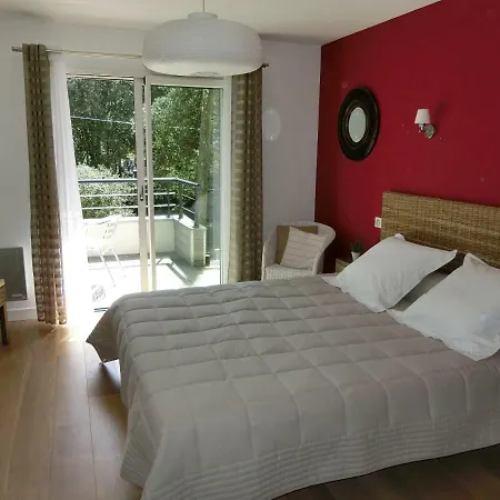 Aux Pieds Des Pins Guest house *